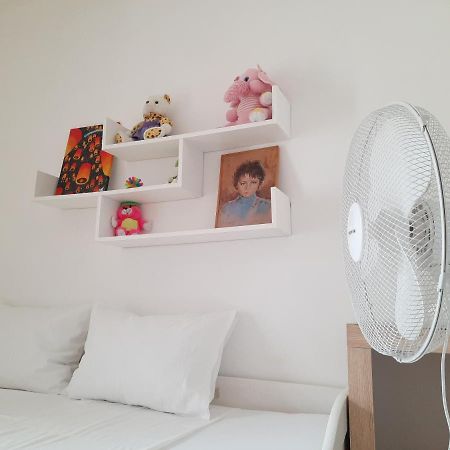 Lovely 3-Bedroom Apartment With Breathtaking View Dugi Rat Exterior photo