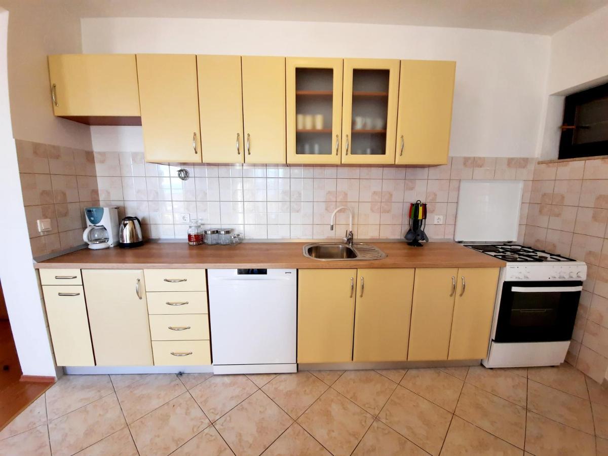 Lovely 3-Bedroom Apartment With Breathtaking View Dugi Rat Exterior photo