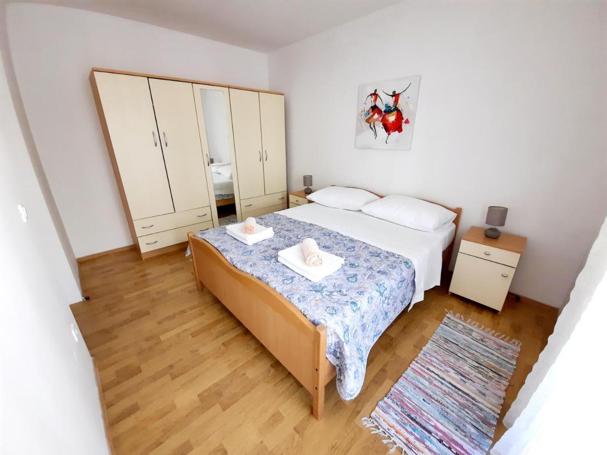 Lovely 3-Bedroom Apartment With Breathtaking View Dugi Rat Exterior photo