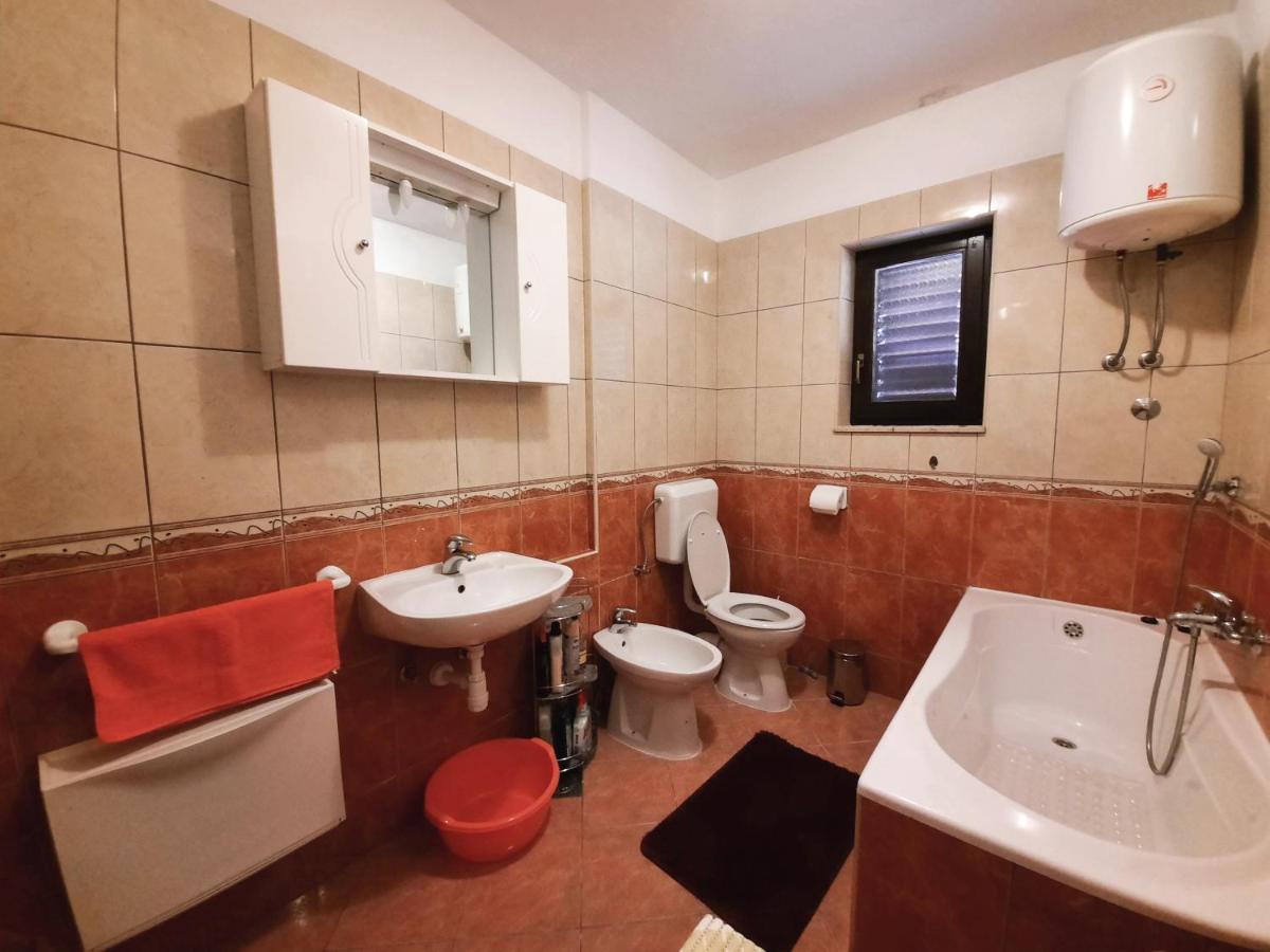 Lovely 3-Bedroom Apartment With Breathtaking View Dugi Rat Exterior photo
