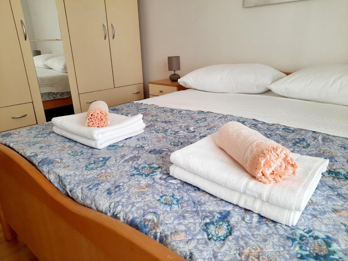 Lovely 3-Bedroom Apartment With Breathtaking View Dugi Rat Exterior photo